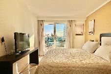 Apartamento en Punta del Este - PHPunta Casino 1, 2 suites +1/2 dorm y BBQ propia 