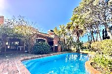 Casa en Punta del Este - PHPunta Tapialito, 5 Suites, Gran Jardín y Piscina 