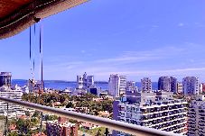 Apartamento en Punta del Este - PHPunta Icon Brava 18, terraza con vista al mar