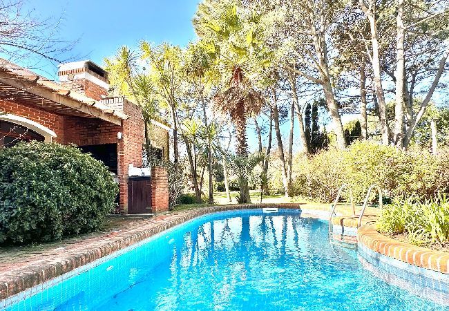 Casa en Punta del Este - PHPunta Tapialito, 5 Suites, Gran Jardín y Piscina 