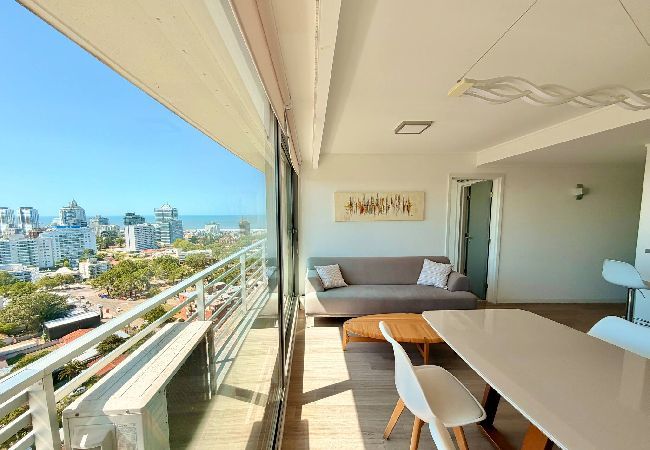 Apartamento en Punta del Este - PHPunta Alexander Blvr 20, 2 suites edificio Full 