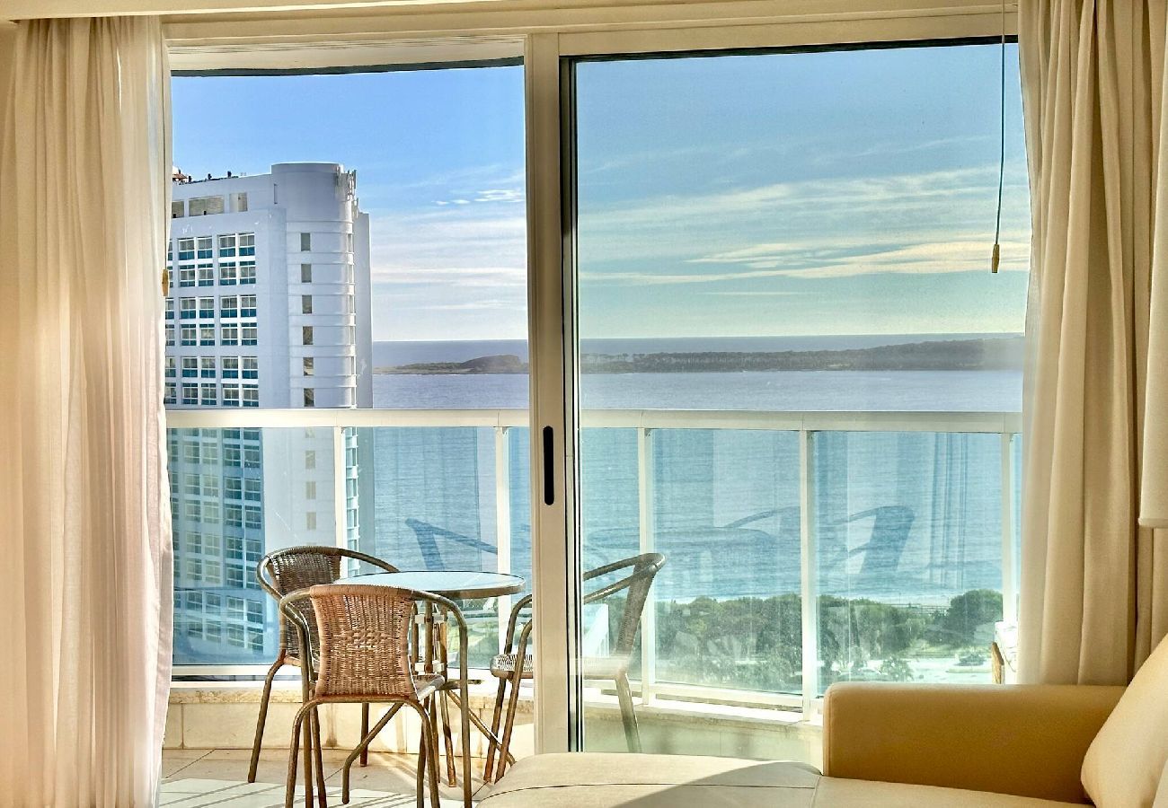 Apartamento en Punta del Este - PHPunta Casino Tower, Vista al mar y 2 suites
