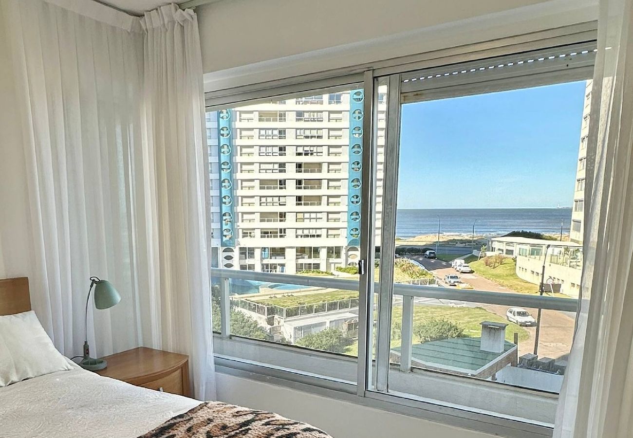 Apartamento en Punta del Este - PHPunta Marina II, Vista al Mar y Cerca de Todo 
