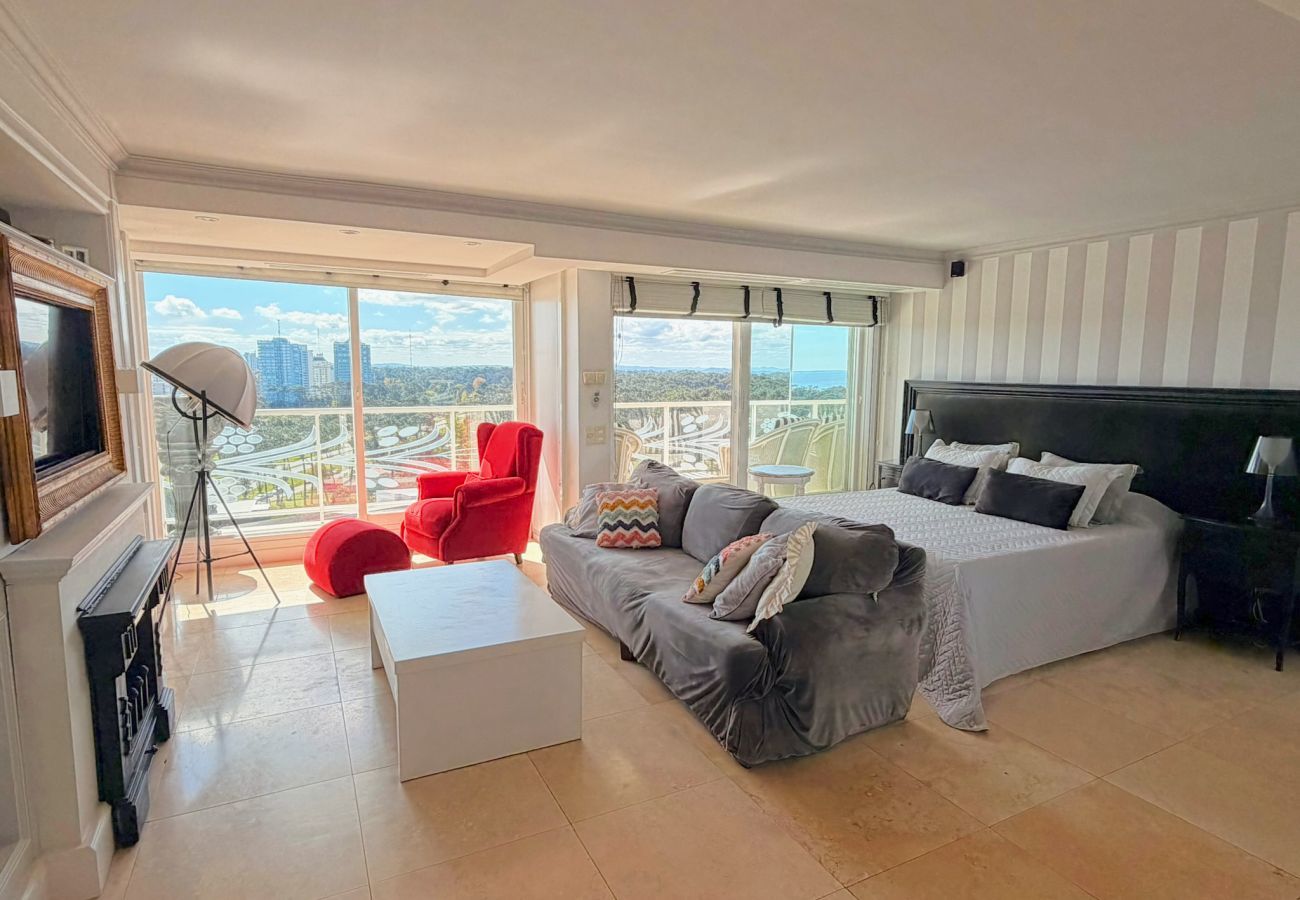 Apartamento en Punta del Este - PHPunta Yoo, loft con balcón, piscina y spa
