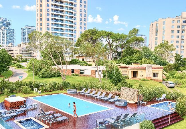 Apartamento em Punta del Este -  PHPunta Icon Brava 01, terraço amplo e piscina