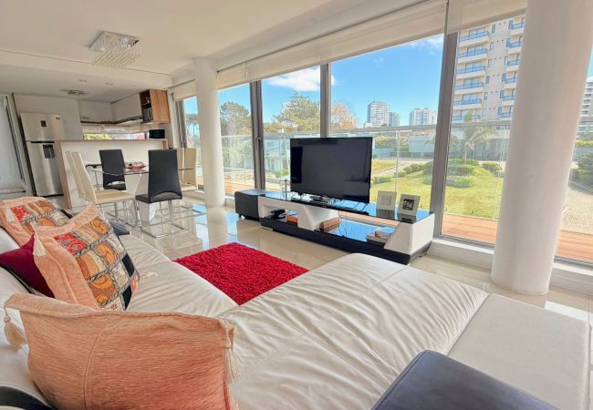 Apartamento em Punta del Este - PHPunta Chronos, terraza con deck, piscina y spa