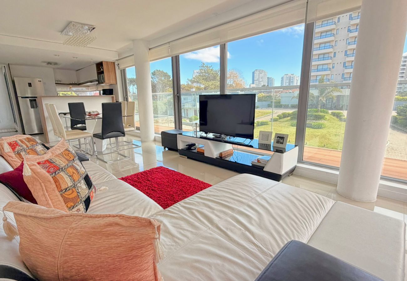 Apartamento em Punta del Este - PHPunta Chronos, terraza con deck, piscina y spa