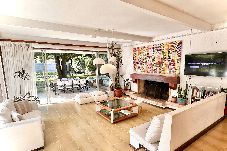 Villa in Punta del Este - PHPunta Casa Tilo, pool, BBQ area and garden