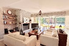 House in Punta del Este - PHPunta Candelaria, Park with Pool and BBQ