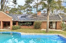 House in Punta del Este - PHPunta Señuelo, 5 Bedrooms, Beautiful Yard, Pool and BBQ