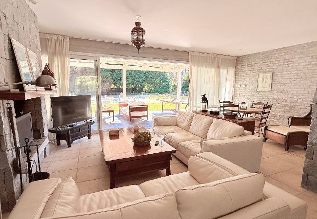 House in Punta del Este - PHPunta Candelaria, Park with Pool and BBQ