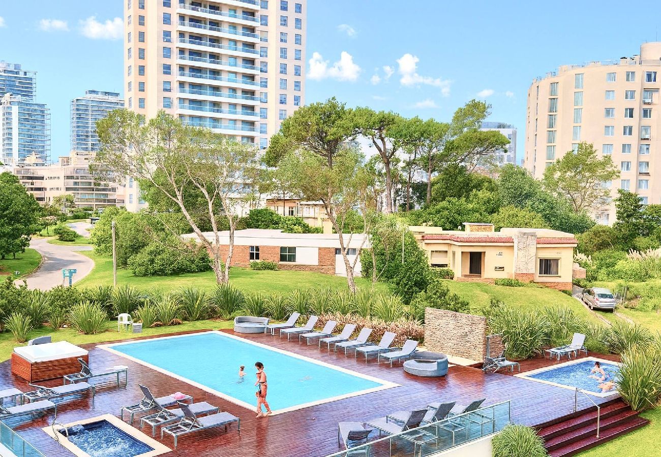 Apartment in Punta del Este - PHPunta Icon Brava 01, big terrace and pool